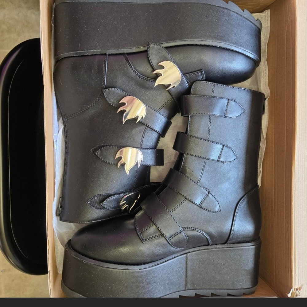 YRU Karma Flame platform boots